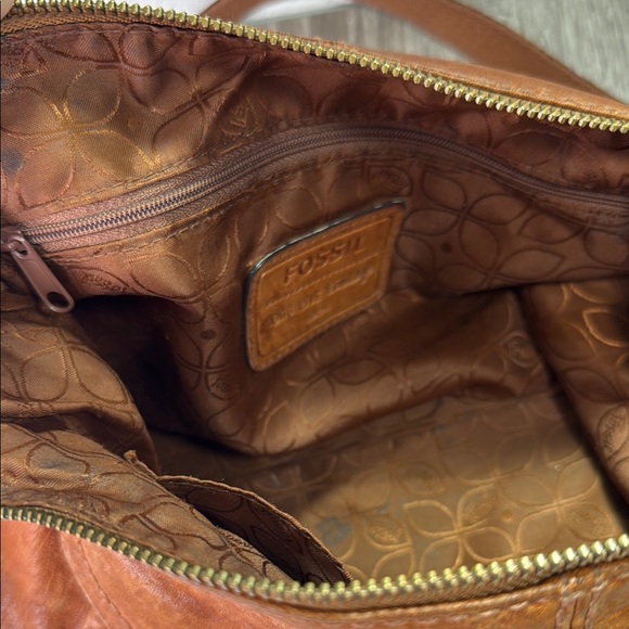 Fossil Brown Crossbody Bag with Adjustable Strap and Vintage Look - Picture 4 of 5